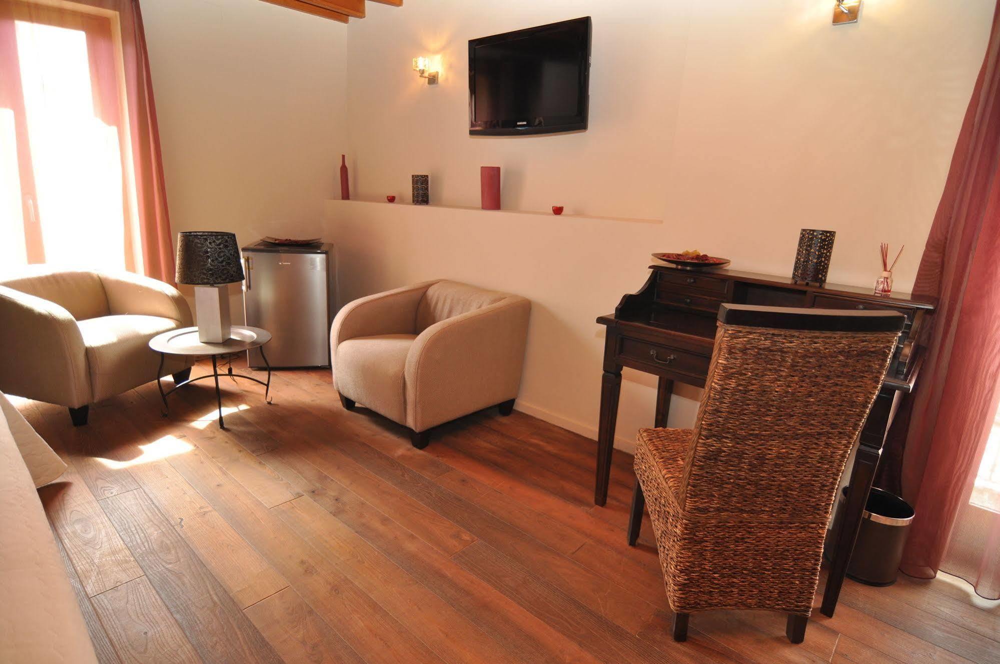 Hostal De Cabrit Sant Mateu Bagian luar foto