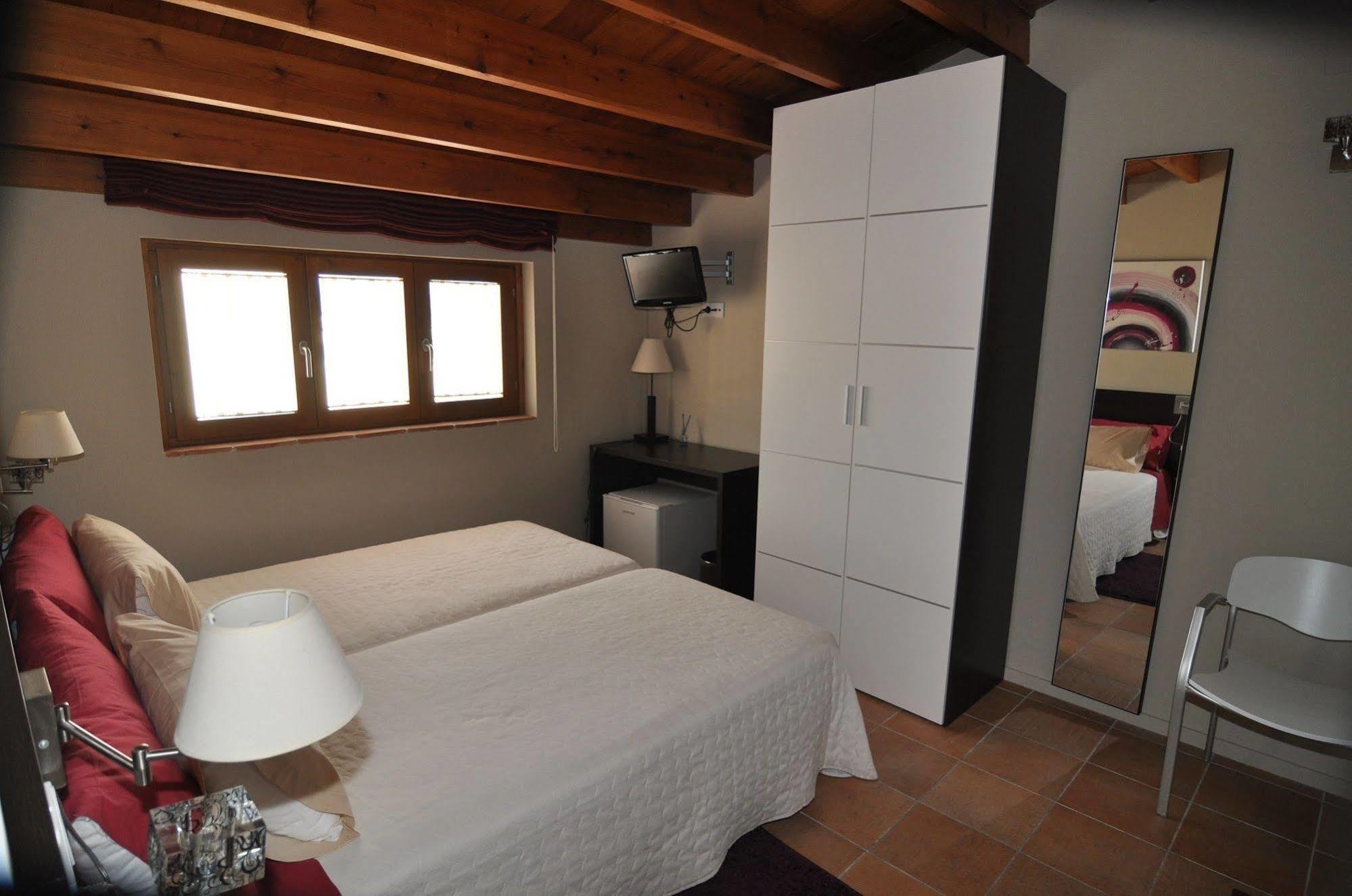 Hostal De Cabrit Sant Mateu Bagian luar foto
