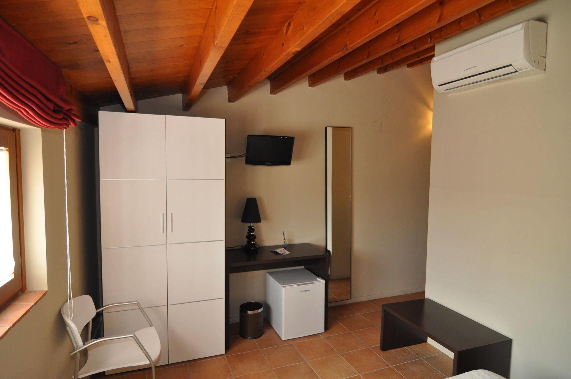 Hostal De Cabrit Sant Mateu Bagian luar foto